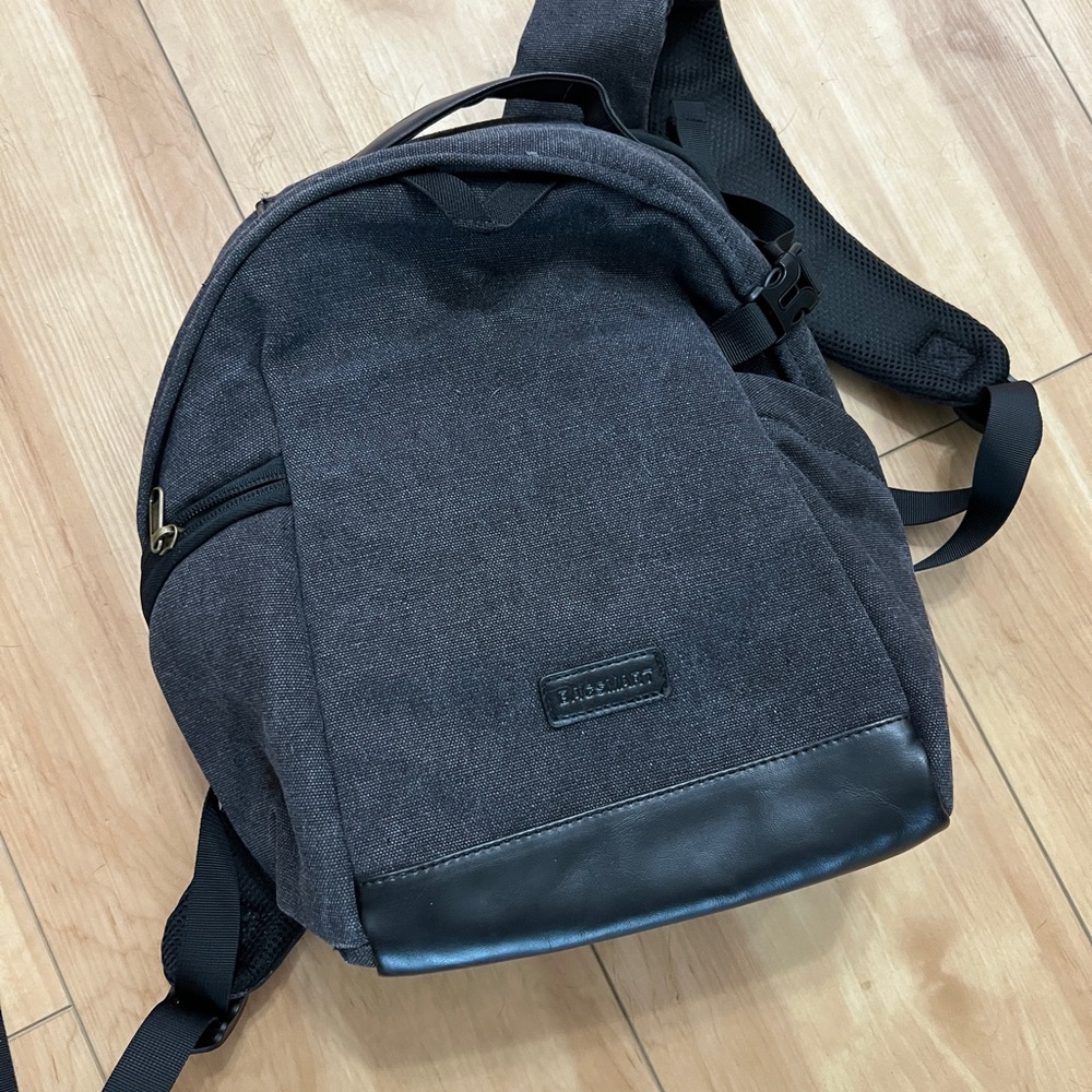 Bagsmart camera backpack